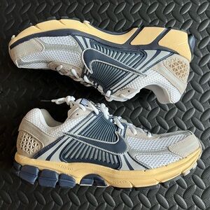 Nike Zoom Vomero 5 White Armory Navy Shoes HV2412 Women Size 12/Men Size 10.5